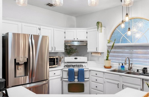 Parker Lane House | Welcoming Austin Retreat: 3BR, Pet-Friendly & Spa Access
