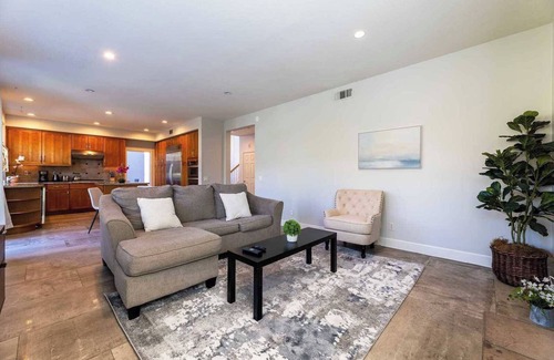 Westpark House | Cozy Retreat in Avignon: Pet-Friendly with Breakfast Included