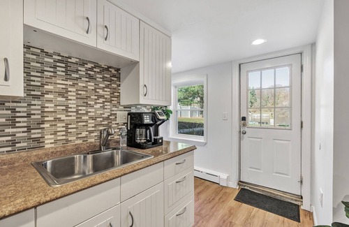 Bridgeport Apartment | Cozy Studio Suite in FFLD COUNTY with Spa & Breakfast
