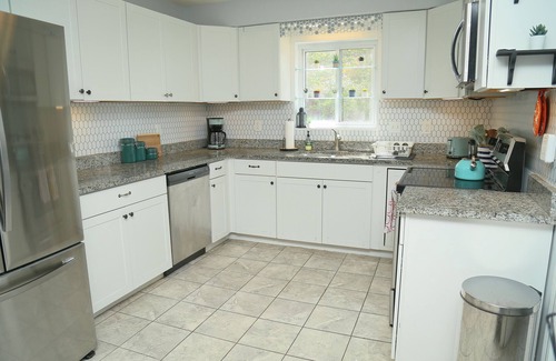 Norfolk House | Cozy Retreat Near Base, Schools & Hospitals with Spa