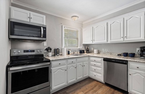 Dallas House | Warm & inviting 3-bedroom house in marvelous Dallas with WiFi, AC
