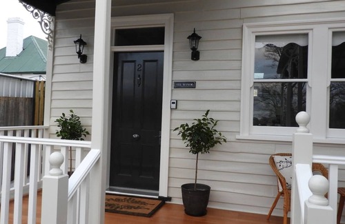 Hobart Central Business District Apartment | Warm, Inviting, and Luxurious "The Manor"