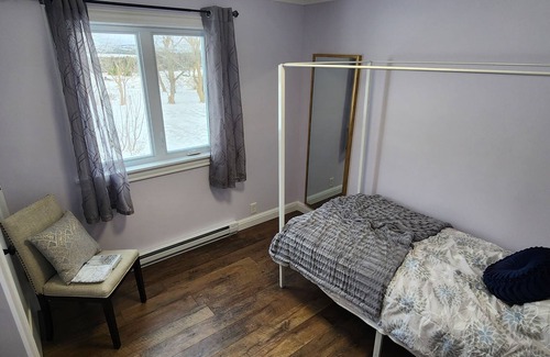 Terra Nova Other | Inviting Historic Farmhouse with Hot Tub & Breakfast