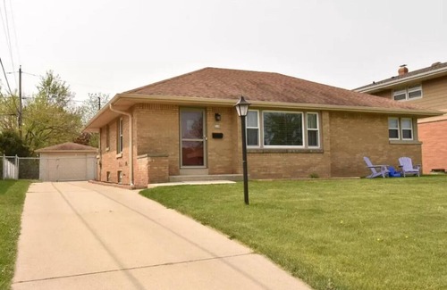 Glendale House | Inviting Midsize Home with Hot Tub and Pet-Friendly Perks