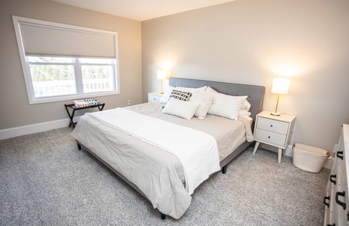 Marion Other | Historic Warm Spring Farmhouse with Modern Amenities