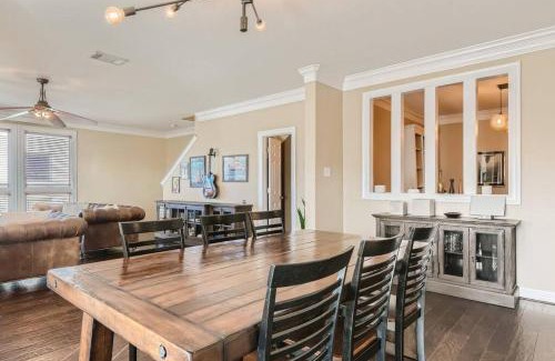 West Campus Apartment | Comfortable 3BR Townhome in Suburban Location Near Downtown