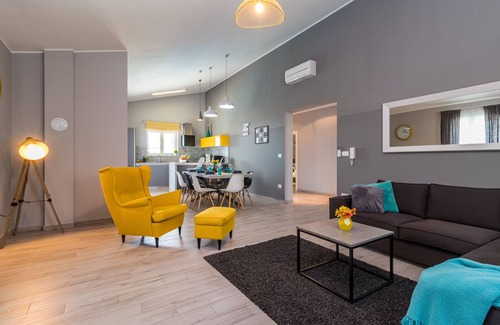 Jursici Villa | Family-Friendly Villa with Ocean Views & Pet Welcoming