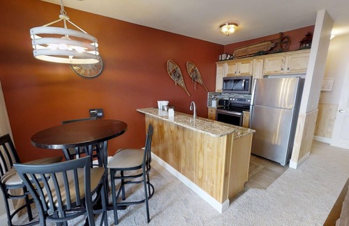 Snowshoe Condo | Warm & Welcoming Studio in Seneca by RedAwning