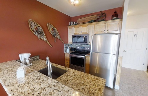 Snowshoe Condo | Warm & Welcoming Studio in Seneca by RedAwning