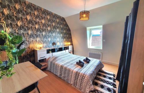 Sin-le-Noble Apartment | Convenient Hypercenter Hotel with Free Parking & High Rating