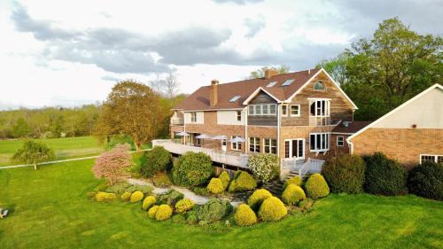Geneva Bed & Breakfast | Guest Rated 10/10 at Warner-Concord Farms Bed & Breakfast