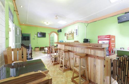 Binjai House | Comfortable Waroeng Transit & Depary Homestay with Breakfast