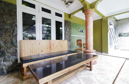 Binjai House | Comfortable Waroeng Transit & Depary Homestay with Breakfast