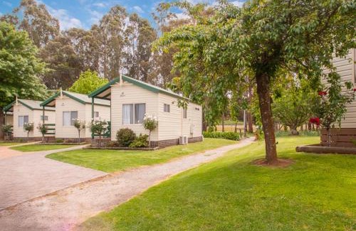 Warragul Resort | Relaxing Warragul Gardens Holiday Park with Pool and Family Fun