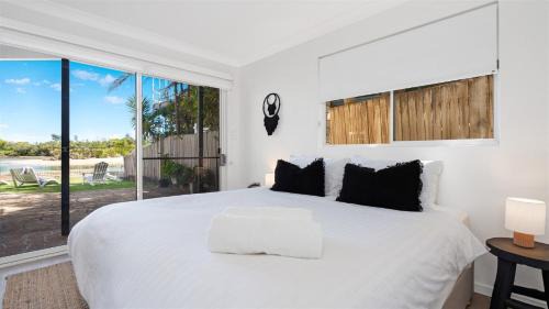 Currarong House | Discover Warrahwillah: Family-Friendly Retreat Awaits