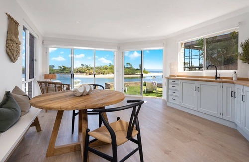 Currarong House | Warrahwillah Beach House: Panoramic Inlet Views Await