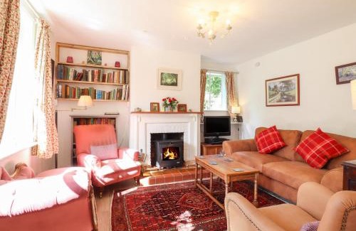Bures House | Warren Cottage: Family & Pet-Friendly Getaway Awaits