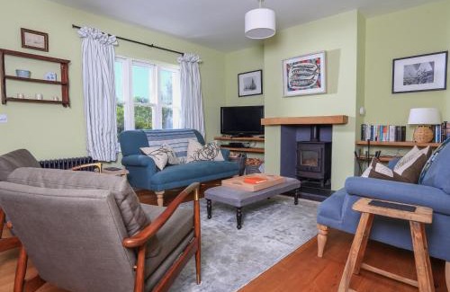 Dartmouth House | Elegant Warren Cottage: 5-Star Family-Friendly Retreat
