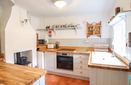 Bures House | Pet-Friendly Warren Cottage: Characterful Retreat in Assington