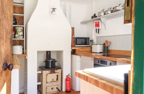 Bures House | Pet-Friendly Warren Cottage: Characterful Retreat in Assington