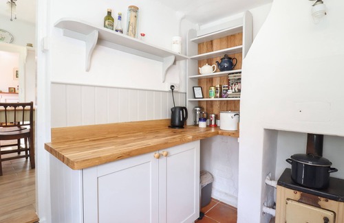 Bures House | Pet-Friendly Warren Cottage: Characterful Retreat in Assington