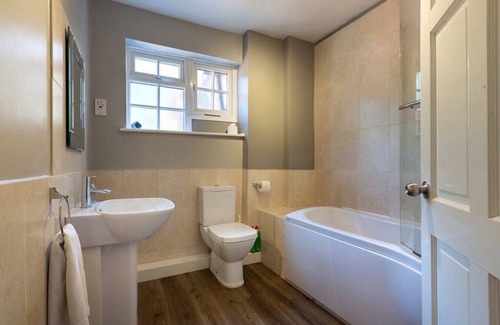 Aldborough House | Warren House Aylsham: Perfect for Groups with Hot Tubs