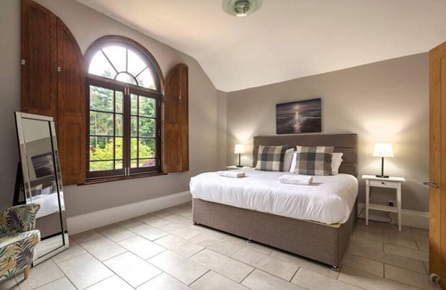 Aldborough House | Warren House Aylsham: Perfect for Groups with Hot Tubs