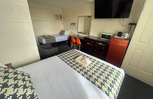 Warren Hotel | Comfortable Stay at Warren Motor Inn with Family Amenities