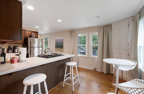 Cornwall Bridge Cottage | Top-Rated Melius 1BR Cottage with Pool & Ocean View