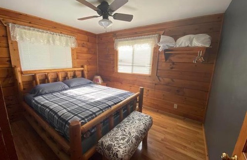Warrens House | Pet-Friendly Warrens Cabin with Top-Rated Amenities