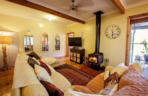 Coonabarabran House | Discover Warrumbungle Retreat: Family-Friendly Getaway