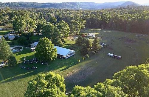 Coonabarabran Hotel | Pet-Friendly Warrumbungles Mountain Motel with Ocean Views