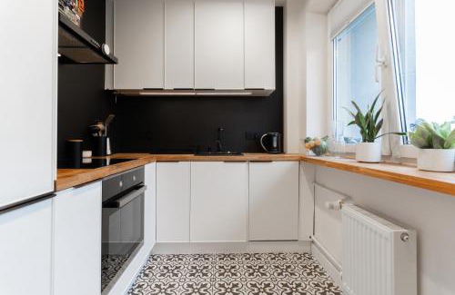 Praga Poludnie Apartment | Explore Warsaw Concierge Kinowa Gardens - Family-Friendly Stay