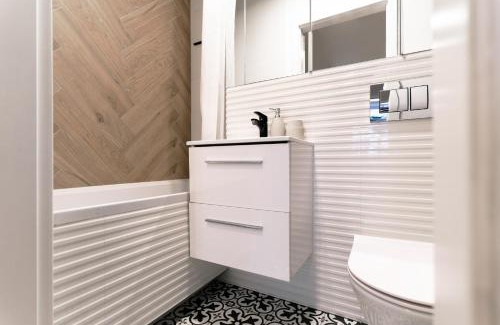 Praga Poludnie Apartment | Explore Warsaw Concierge Kinowa Gardens - Family-Friendly Stay