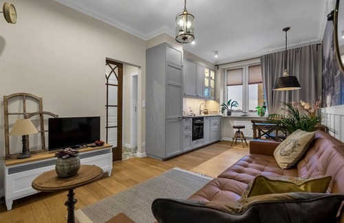 Muranow Apartment | Discover Warsaw New Town: Ideal for Families & Pet Lovers
