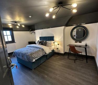 Leamington Spa Apartment | Charming Warwick St Studios: Pet & Child Friendly Stay