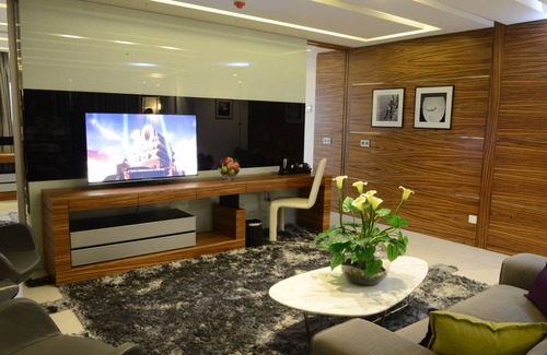Zalqa Hotel | Discover Warwick Stone 55 Hotel: Family-Friendly Getaway