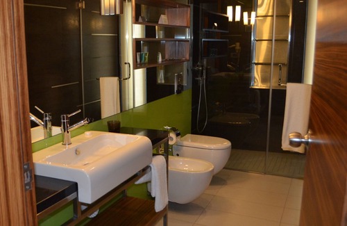 Zalqa Hotel | Discover Warwick Stone 55 Hotel: Family-Friendly Getaway