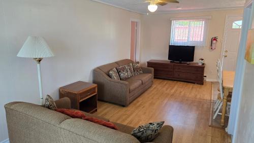 Wasaga Beach Hotel | Family-Friendly Wasaga Beach Inn with Oceanfront Cottages