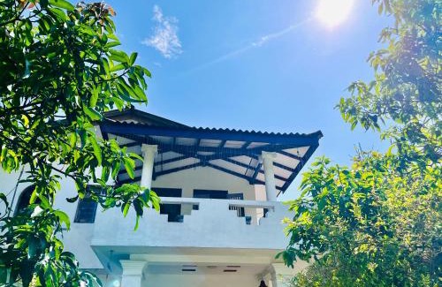 Thalaramba Bed & Breakfast | Top-Rated Wasana Villa Mirissa with Oceanfront Views
