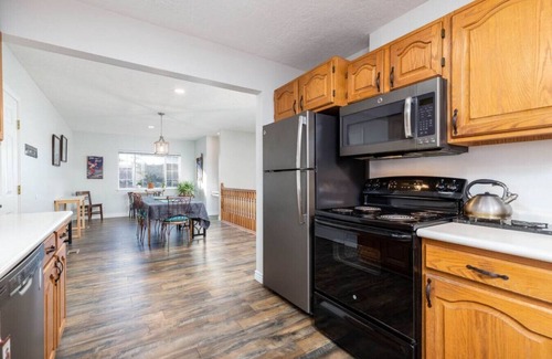 Cottonwood Heights House | Wasatch Cottage: Hot Tub, Pool Table & Perfect for Skiers!