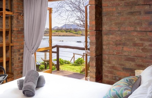 Kopanong House | Inviting Waschbank River Lodge with Kitchen & Breakfast