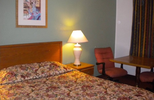 Wasco Hotel | Budget-Friendly Stay at Wasco Inn Motel with Pool & Spa