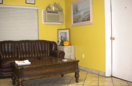 Wasco Hotel | Budget-Friendly Stay at Wasco Inn Motel with Pool & Spa