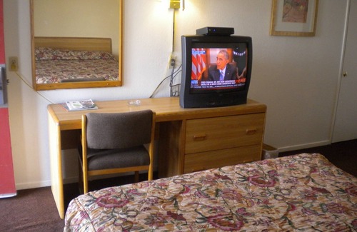 Wasco Hotel | Budget-Friendly Stay at Wasco Inn Motel with Pool & Spa