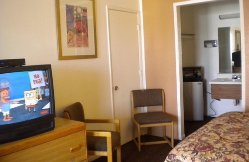 Wasco Hotel | Budget-Friendly Stay at Wasco Inn Motel with Pool & Spa