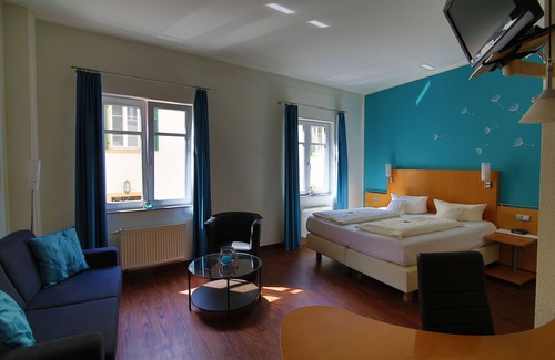 Mainz-Bingen Hotel | Discover Wasem Weinhotel: Poolside Family Getaway