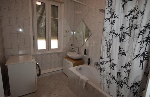 Veielbrunnen Apartment | Family-Friendly Wasen Apartment for Memorable Stays