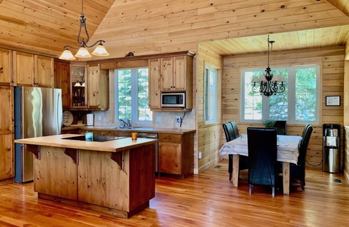 Scugog Cottage | Guest Rated: Washago Bay Cottage with Lake View & Pet Friendly