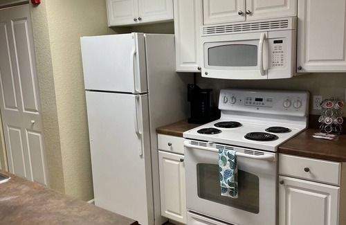 Topeka Apartment | Welcoming Washburn Hotel Suites: Family-Friendly Comfort